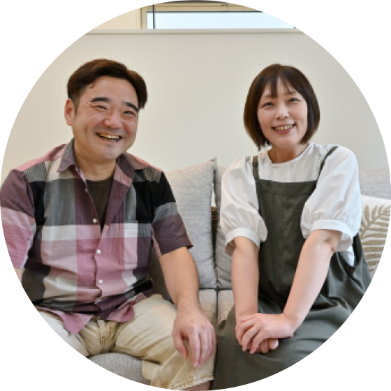 借景の緑に癒される開放的なLDK
憧れの暮らしを叶えた平家の住まい